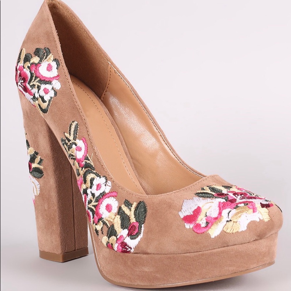 Nude Floral Pumps